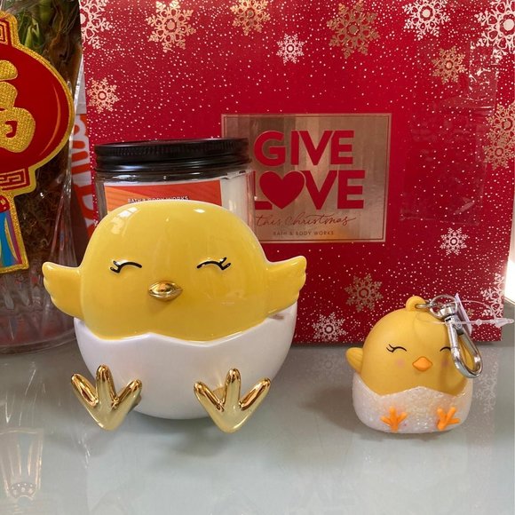 NEW! B&BW 2022 EASTER CHICK Set: Single Wick Candle Holder & Pocketbac Holder - Picture 6 of 10